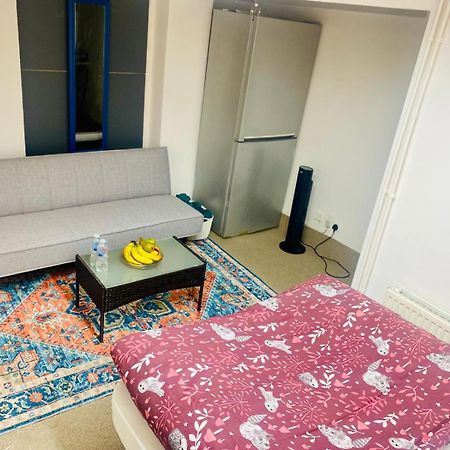 לונדון Cozy Studio Opposite Chelsea Stadium מראה חיצוני תמונה