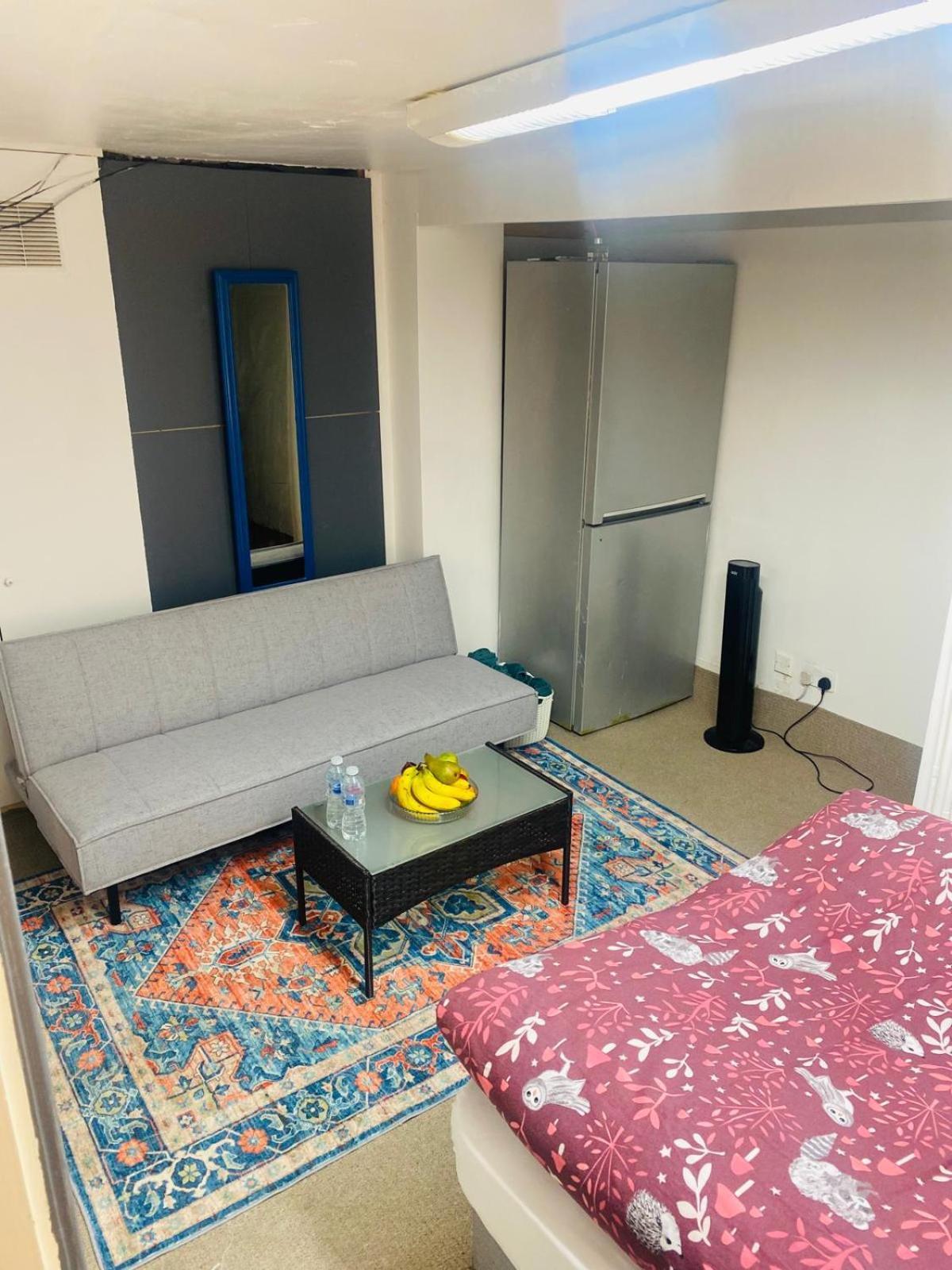 לונדון Cozy Studio Opposite Chelsea Stadium מראה חיצוני תמונה