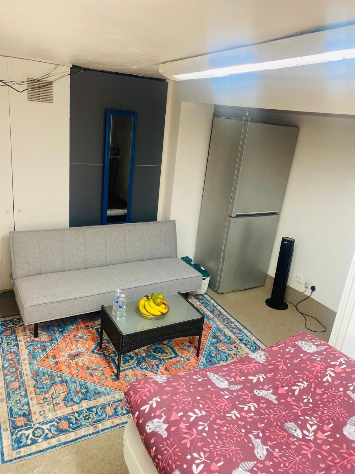 לונדון Cozy Studio Opposite Chelsea Stadium מראה חיצוני תמונה